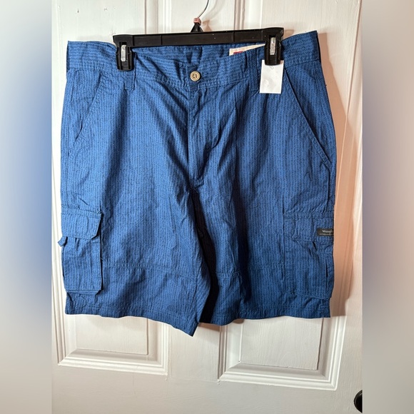 NWT Wrangler relaxed, fit shorts size 36 - Picture 2 of 6